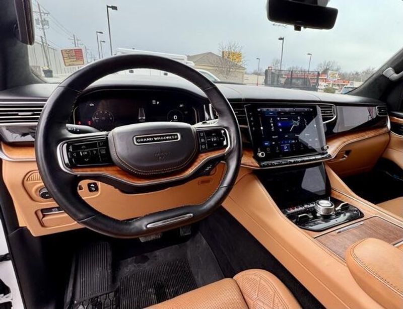 2022 Jeep Grand Wagoneer Series IIIImage 10