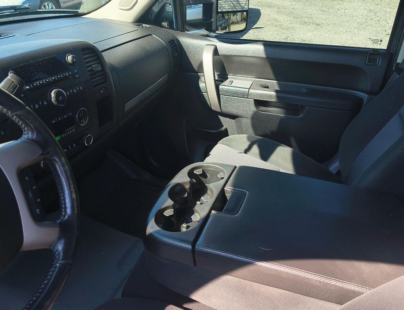 Used 2011 Chevrolet Silverado 2500HD Image 10