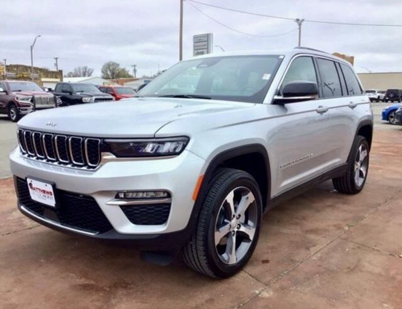 New 2025 Jeep Grand Cherokee Limited 4x2Image 1
