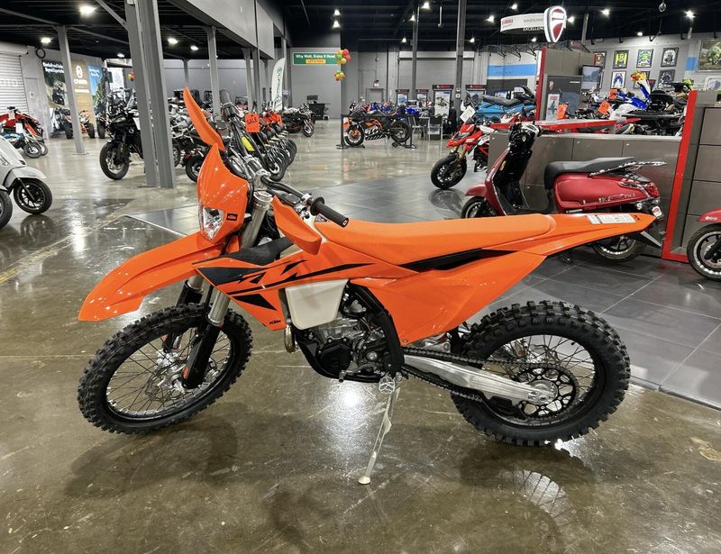 2025 KTM 450 XCF-W Image 10