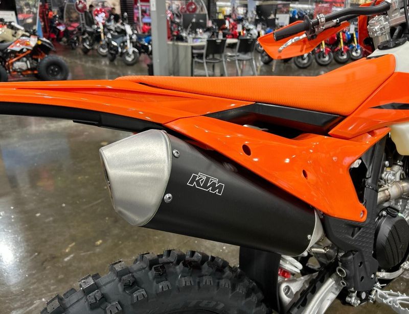 New 2025 KTM 450 XCF-W Image 16