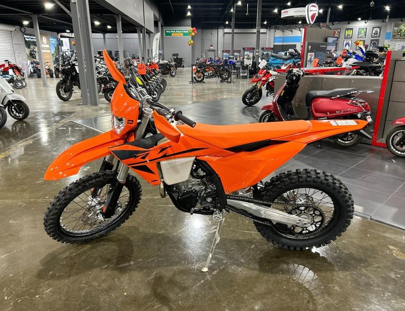 New 2025 KTM 450 XCF-W Image 20
