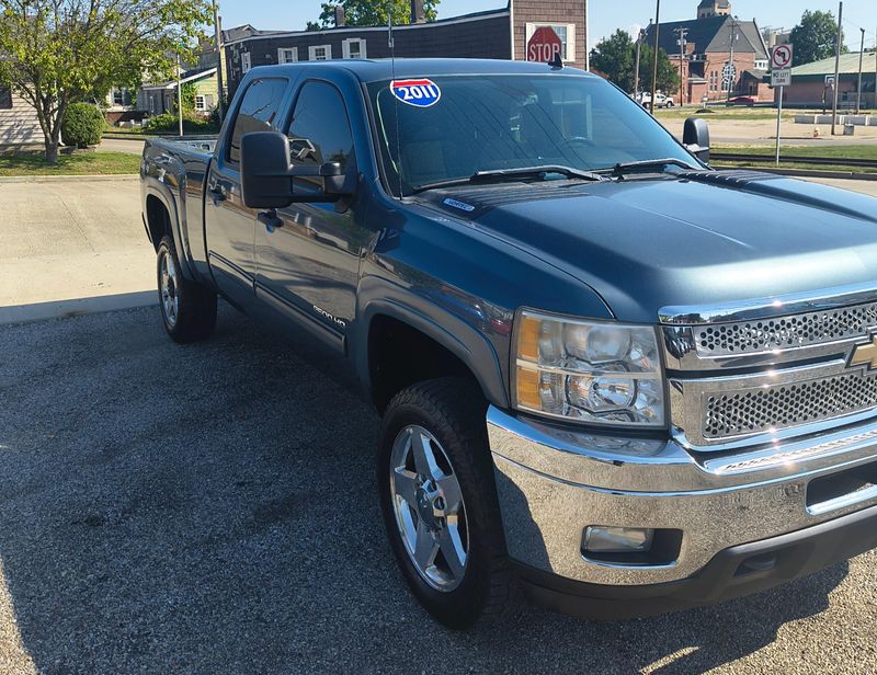 Used 2011 Chevrolet Silverado 2500HD Image 2