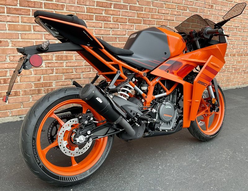 2024 KTM RC 390Image 3