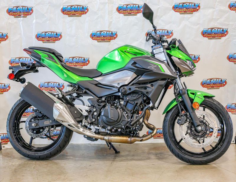 2024 Kawasaki Z500 ABS CANDY LIME GREEN AND METALLIC FLAT SPARK BLACK AND METALLIC GRAPHITE GRAYImage 6