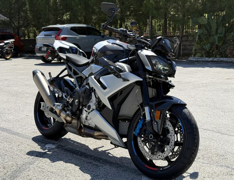 2026 BMW M 1000 R