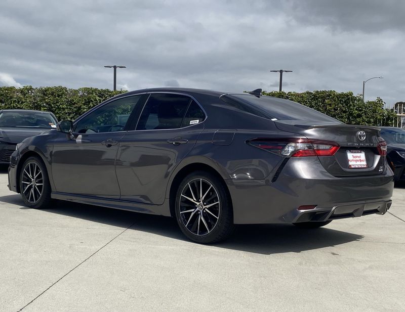 Used 2022 Toyota Camry SEImage 5
