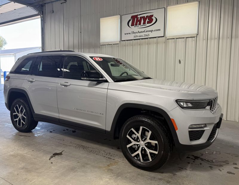 New 2025 Jeep Grand Cherokee Limited 4x4Image 1