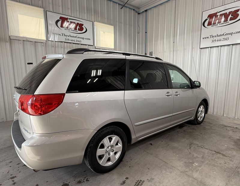 Used 2008 Toyota Sienna LEImage 3