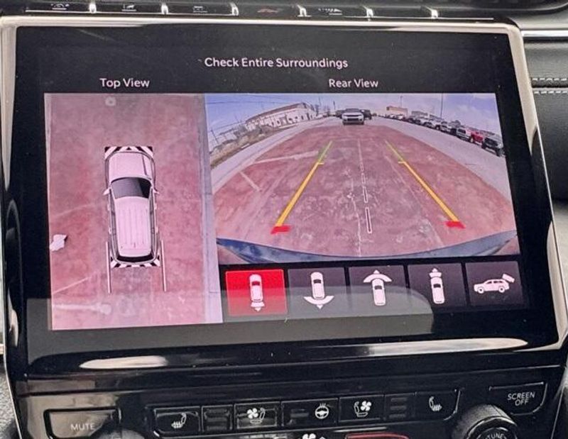 New 2025 Jeep Grand Cherokee Overland 4x4Image 17