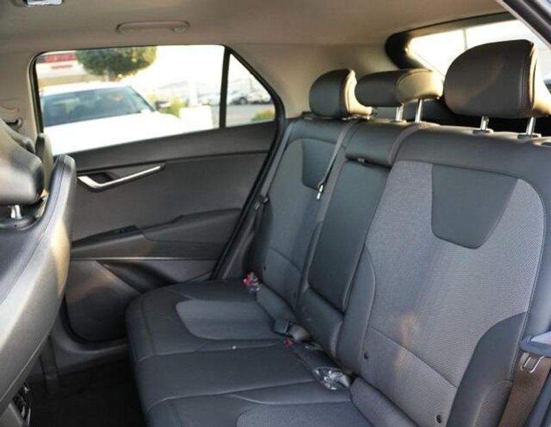 New 2025 Kia Niro EX TouringImage 13