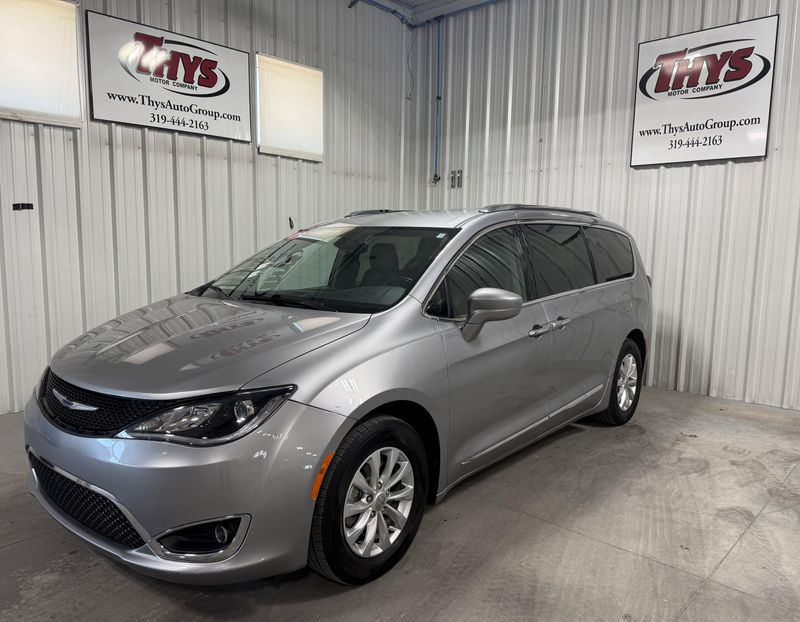 Used 2019 Chrysler Pacifica Touring LImage 16
