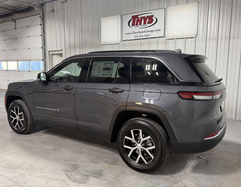 New 2025 Jeep Grand Cherokee Limited 4x4Image 17