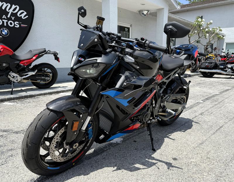 2025 BMW M 1000 R