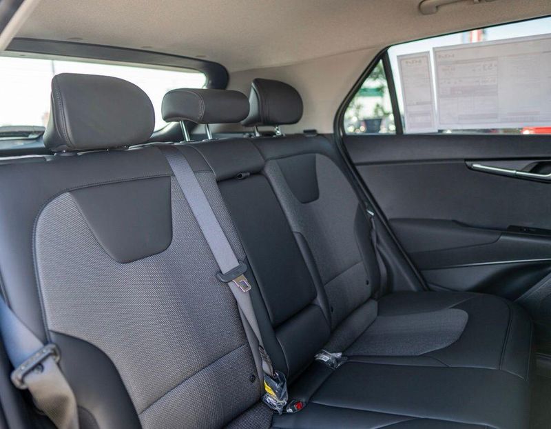 New 2026 Kia Niro EXImage 17