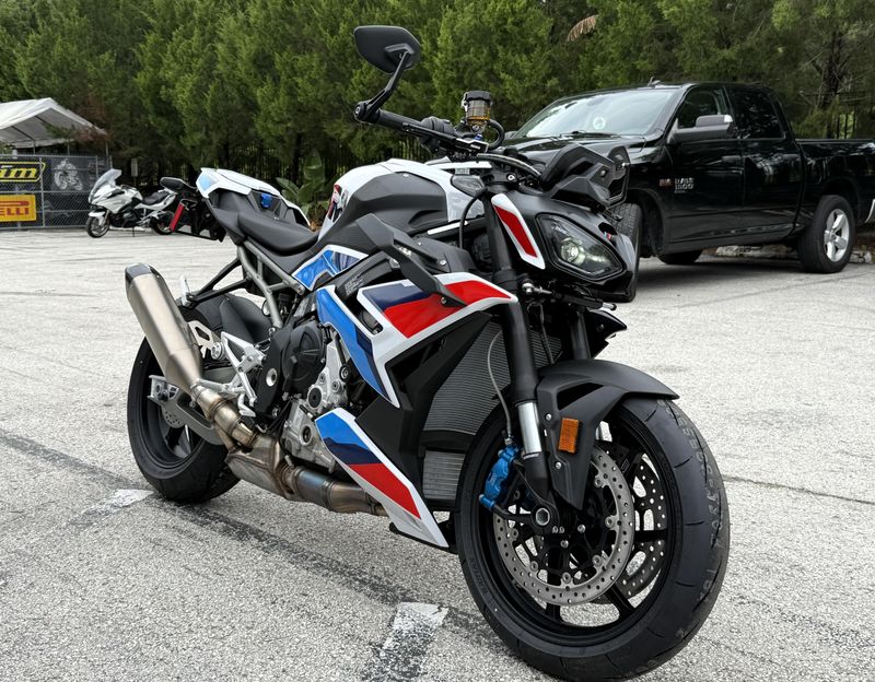 2026 BMW M 1000 R