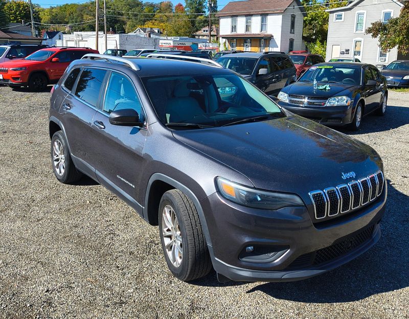 Used 2021 Jeep Cherokee Image 1