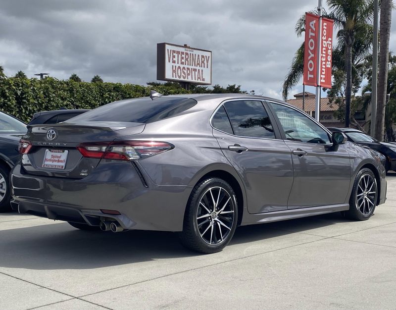 Used 2022 Toyota Camry SEImage 3