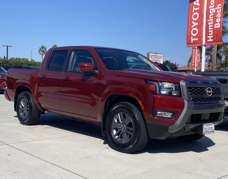Used 2025 Nissan Frontier SVImage 2