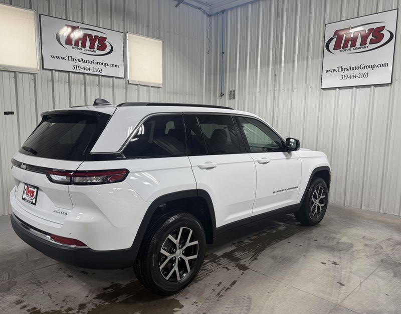 New 2025 Jeep Grand Cherokee Limited 4x4Image 3
