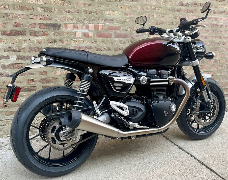 2024 Triumph Speed Twin 1200 Stealth EditionImage 2