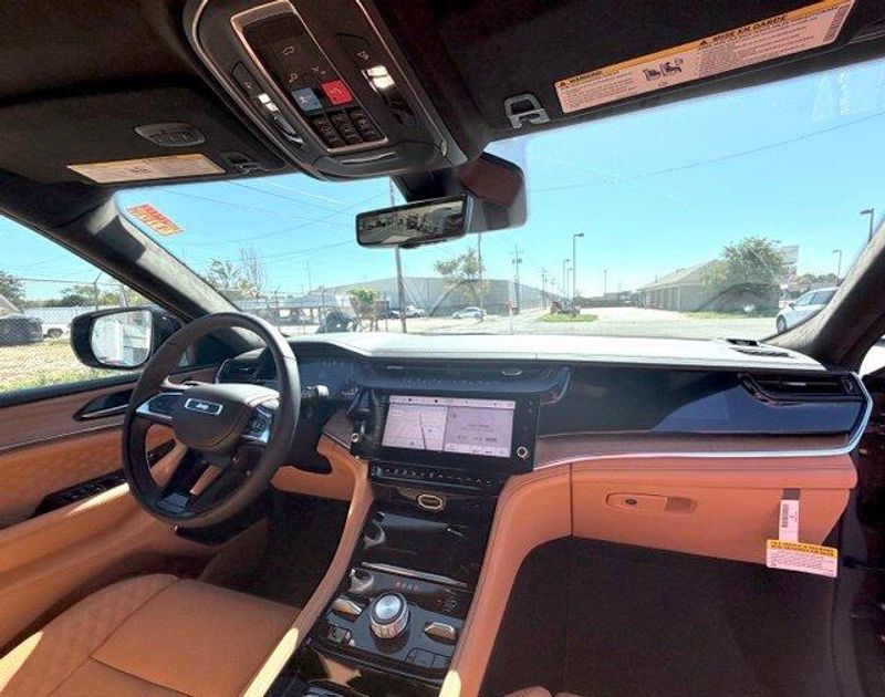 New 2027 Jeep Grand Cherokee Summit 4x4Image 14