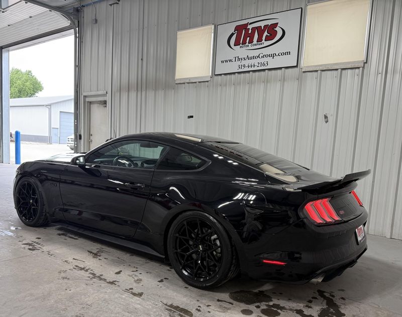 Used 2017 Ford Mustang Image 10