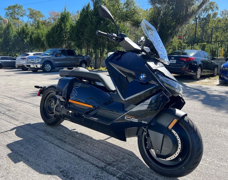 2025 BMW CE 04