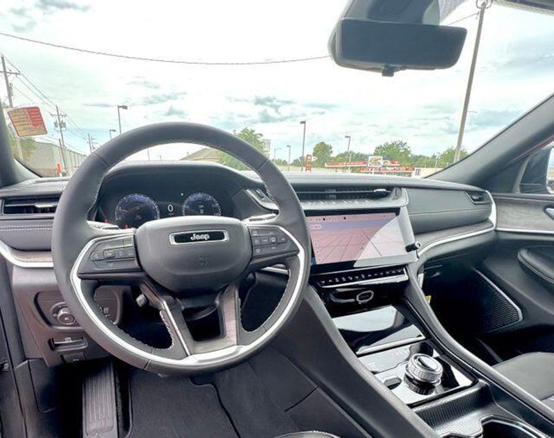 New 2026 Jeep Grand Cherokee Limited Reserve 4x4Image 10
