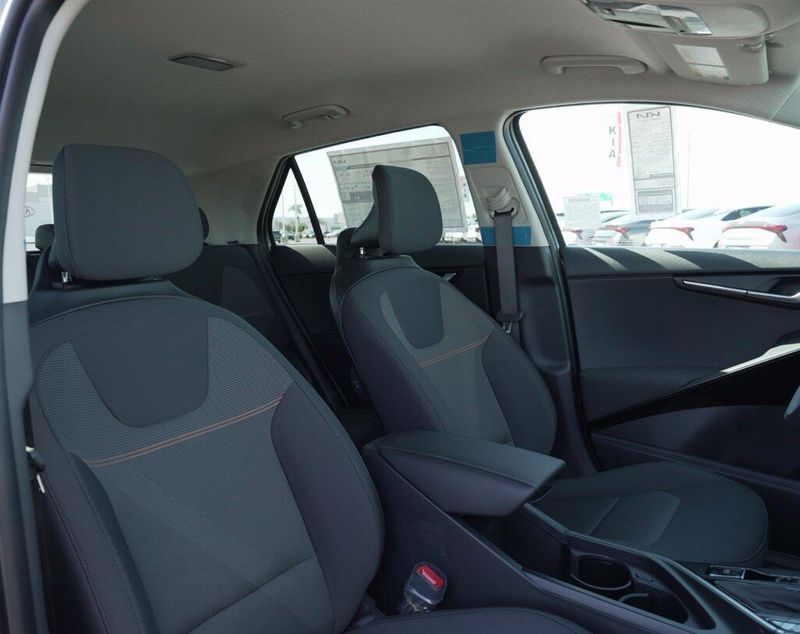 New 2026 Kia Niro LXImage 17