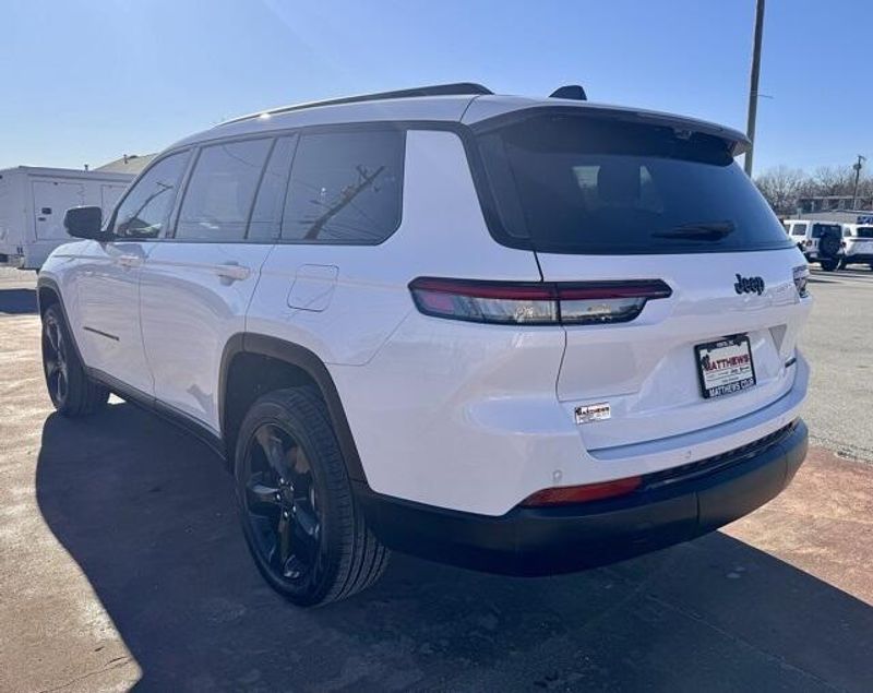 New 2025 Jeep Grand Cherokee L Limited 4x2Image 8