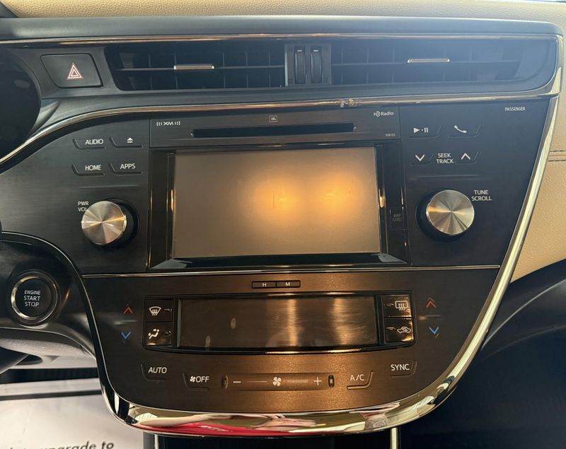 Used 2018 Toyota Avalon LimitedImage 25
