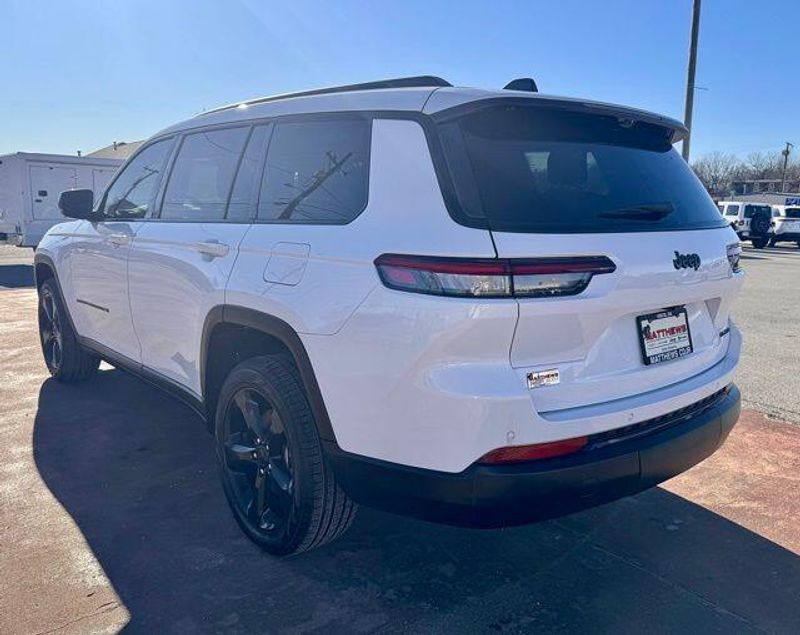 New 2025 Jeep Grand Cherokee L Limited 4x2Image 8