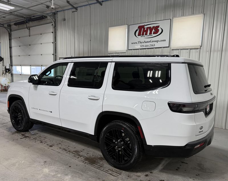 2026 Jeep Grand Wagoneer Limited Reserve 4x4Image 15