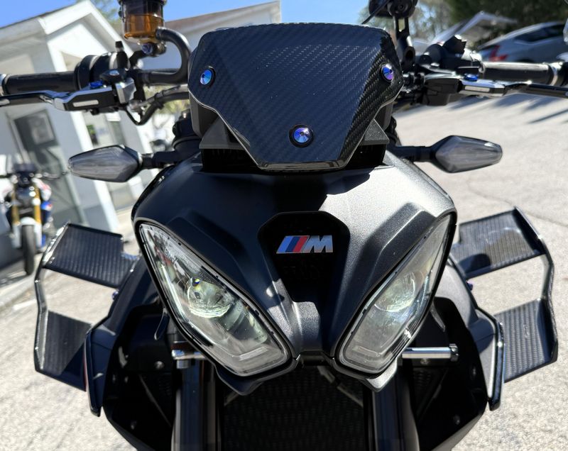 2025 BMW M 1000 R