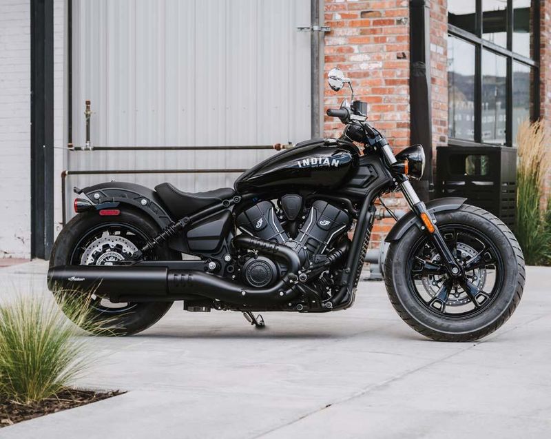 2025 Indian Motorcycle SCOUT BOBBER SIXTY ONYX BLACK METALLIC Image 2