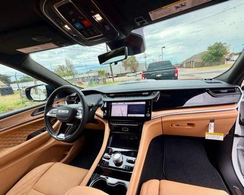New 2027 Jeep Grand Cherokee Summit 4x4Image 12