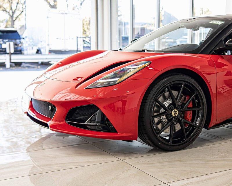 2025 Lotus Emira Base photo 4