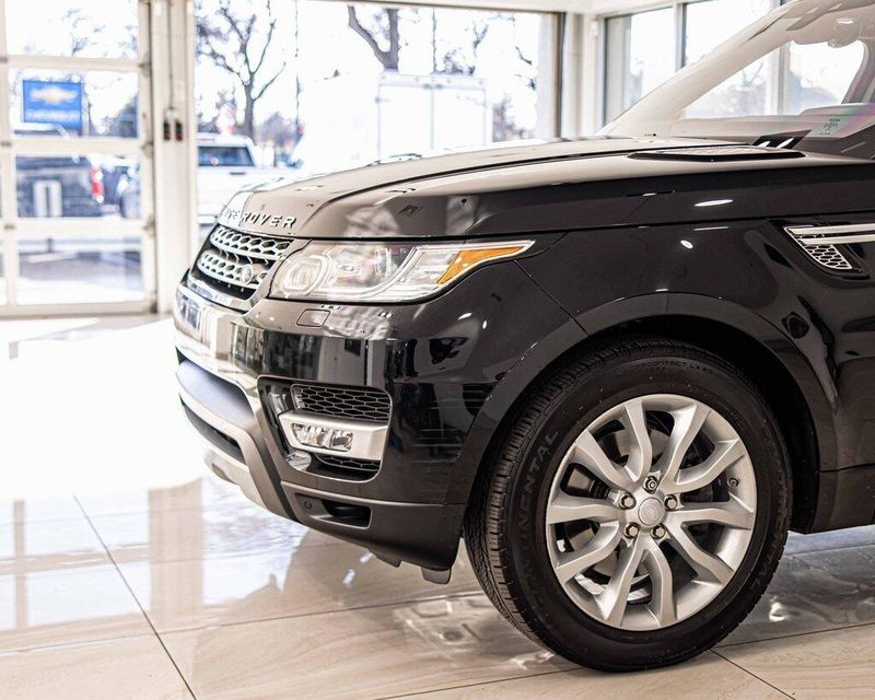 2017 Land Rover Range Rover Sport HSE photo 2
