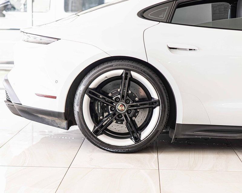 2020 Porsche Taycan Turbo S photo 8