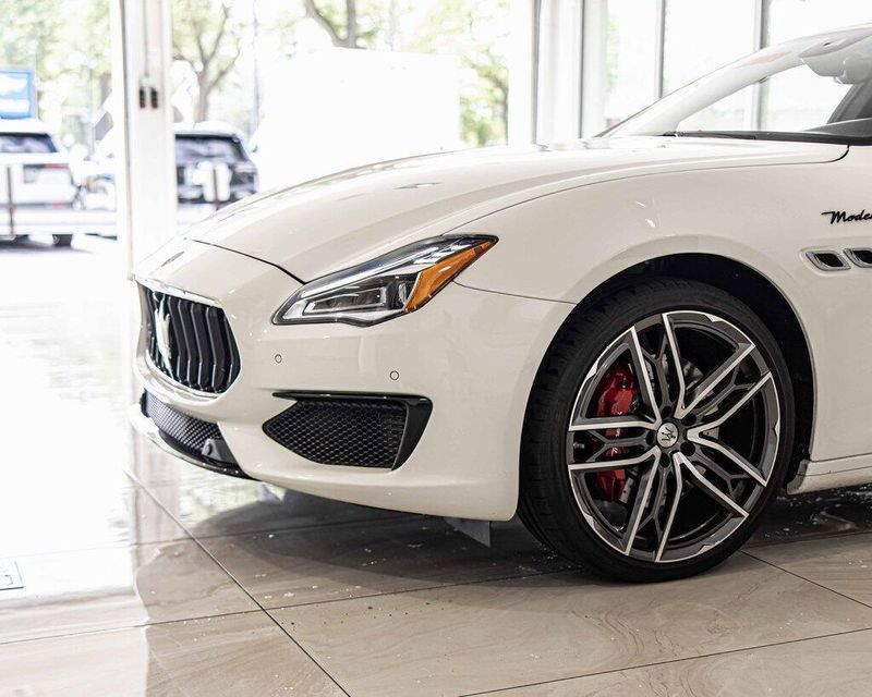 2023 Maserati Quattroporte Modena Q4 photo 3