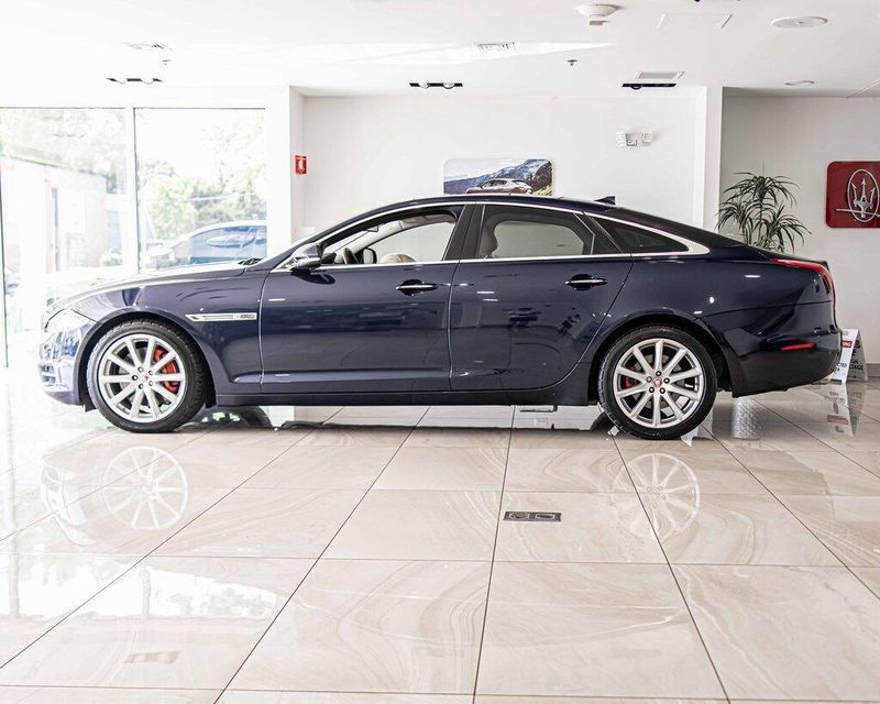 2015 Jaguar XJ Base photo 6