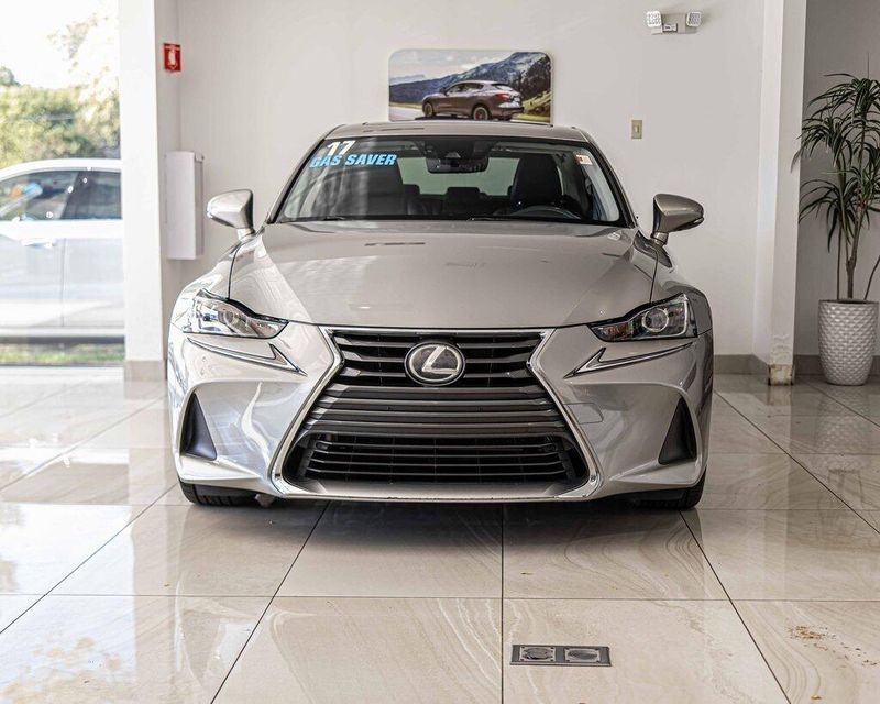 2017 Lexus IS 300 photo 2