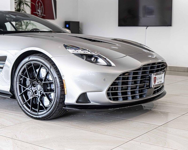 2025 Aston Martin Vanquish AM7 photo 3
