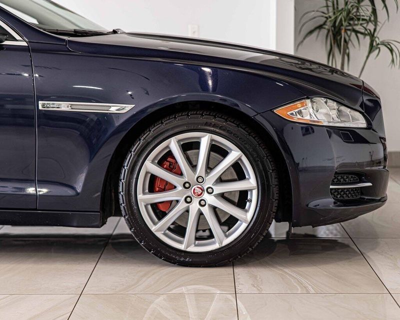2015 Jaguar XJ Base photo 10