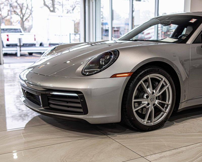 2022 Porsche 911 4 photo 4