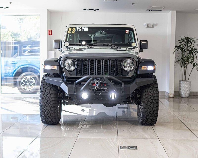 2023 Jeep Wrangler Rubicon photo 2
