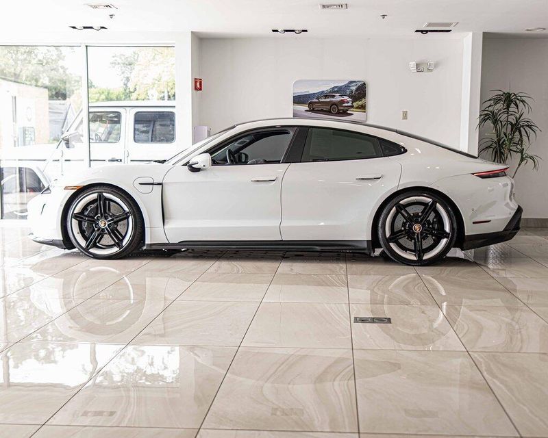 2020 Porsche Taycan Turbo S photo 5
