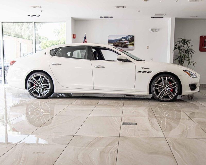 2023 Maserati Quattroporte Modena Q4 photo 8
