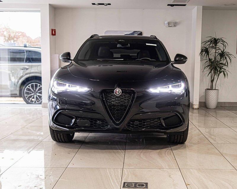 2025 Alfa Romeo Stelvio Sprint photo 2
